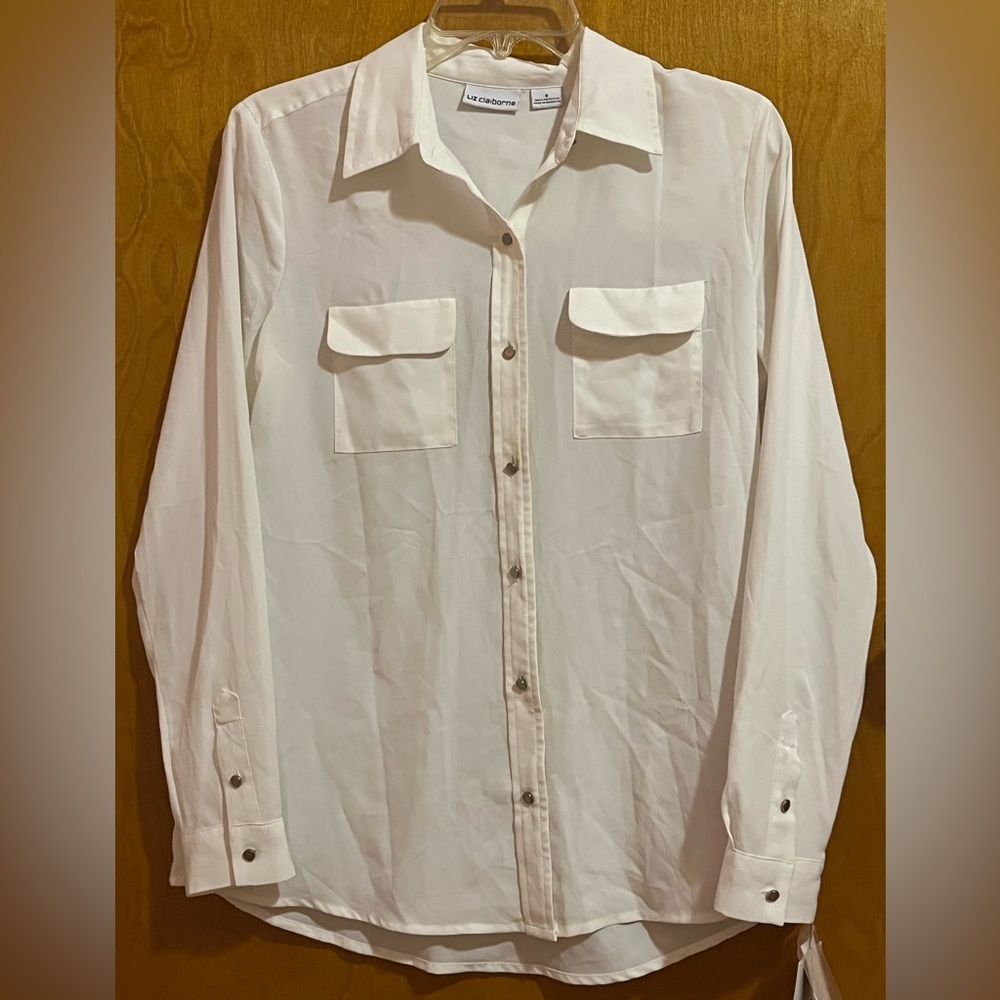 NEW Liz Claiborne Long sleeved Marshmallow Solid Blouse. Women’s size Small.